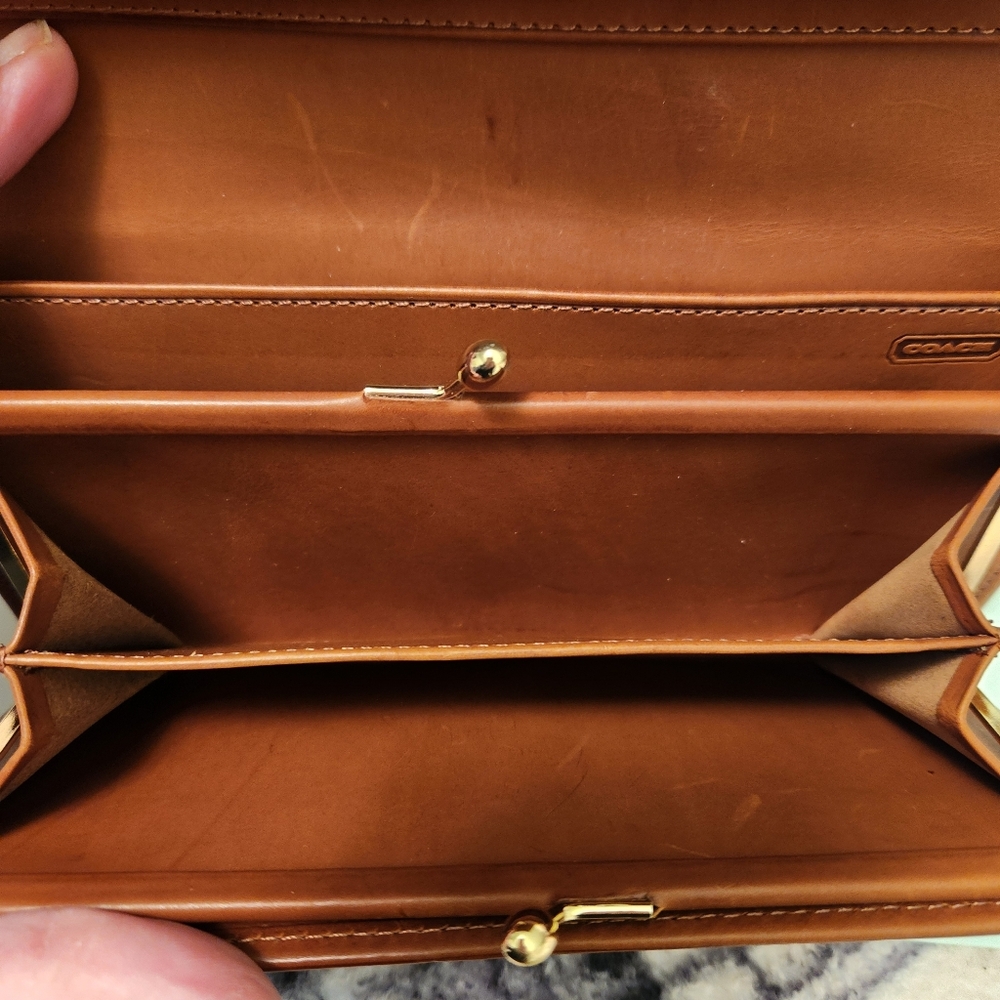 Vintage Coach Glove-Tanned Leather Wallet With Kisslock - Picture 2 of 13